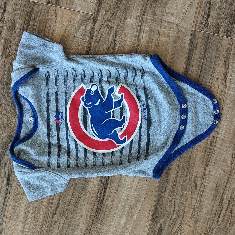 EUC Chicago Cubs onesie